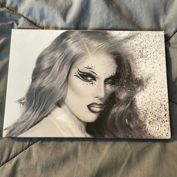 NEW NEVER used Jeffree Star Cremated eyeshadow pallette - Picture 1 of 4